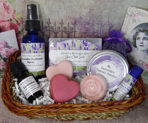 Valentine’s Day Gift Set / Relazation Spa Basket / Lavender Soap Gift Basket / Lavender Candle with Buds / Aromatherapy Gift Basket